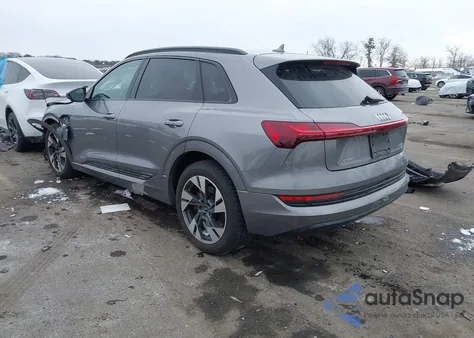 2021 Audi E-Tron Premium Quattro z USA, uszkodzony, nr VIN WA1AAAGE6MB012375